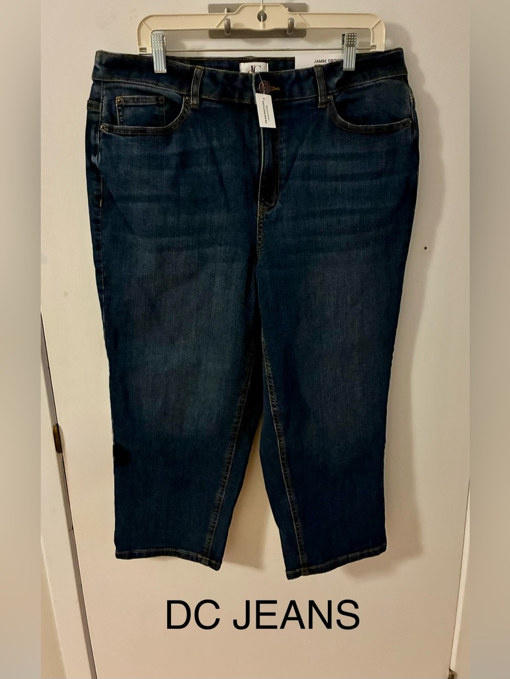 263 DC NWT Jeans Dark Wash Straight Crop Jeans